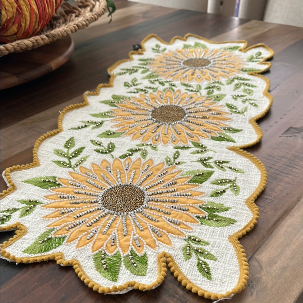 NWOT Table Runner Featuring Beeded Flowers